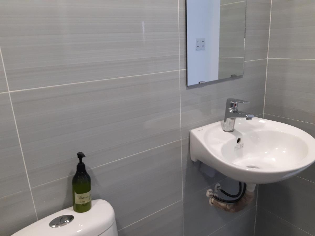 Yelo Hostel & Cafe Ho Chi Minh City Bagian luar foto