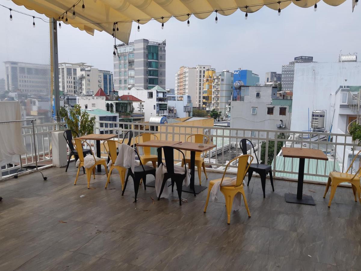 Yelo Hostel & Cafe Ho Chi Minh City Bagian luar foto