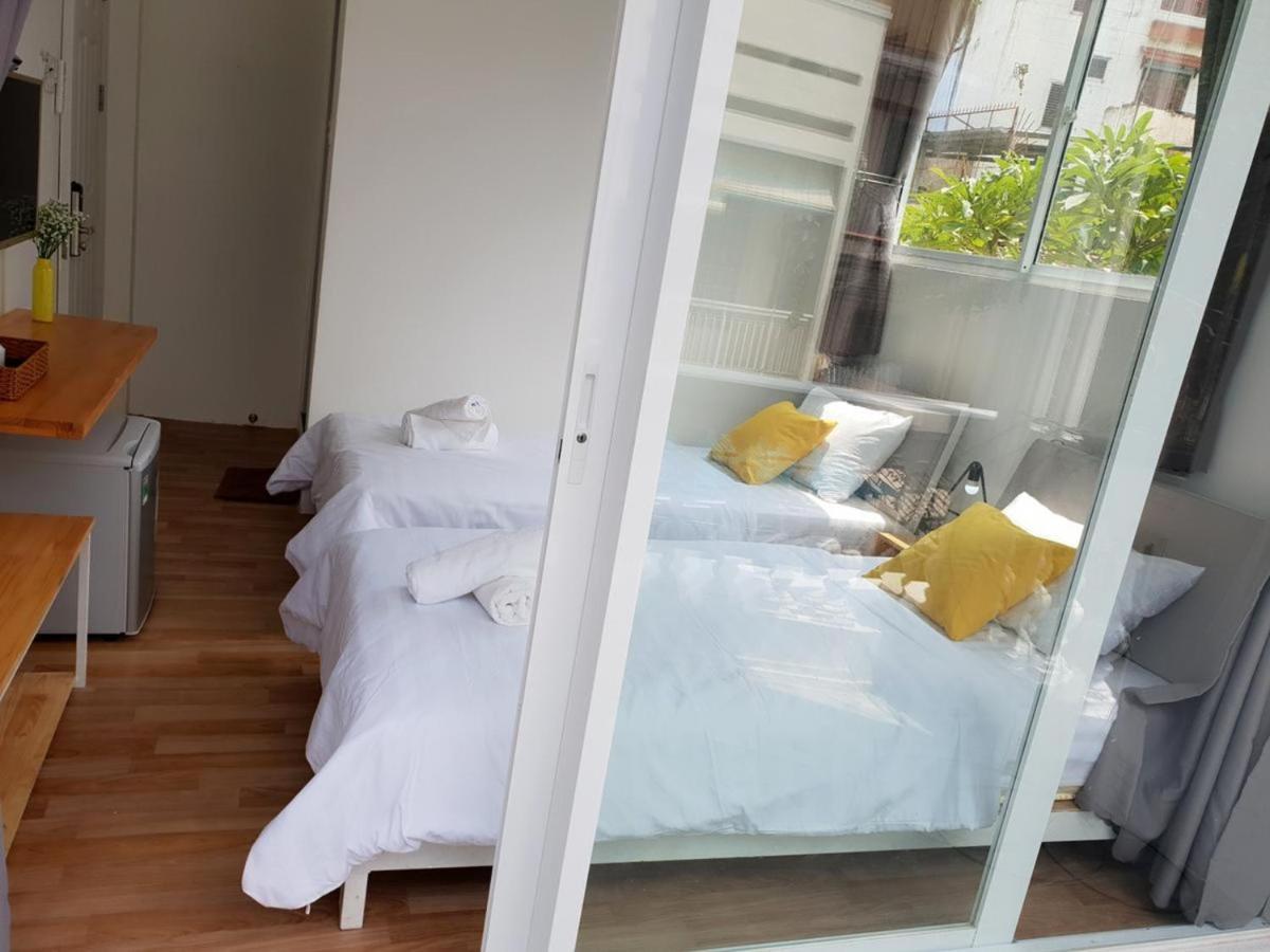 Yelo Hostel & Cafe Ho Chi Minh City Bagian luar foto